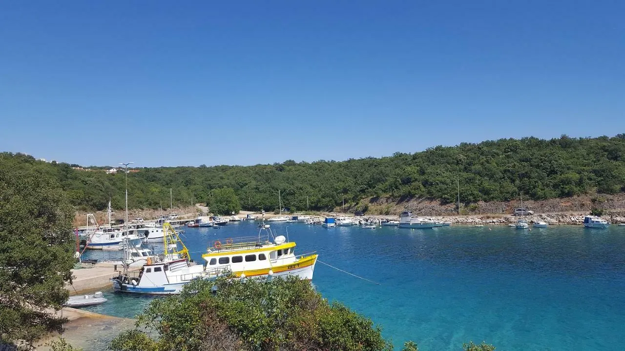 Apartment Beno Pinezici  0*, Pinezici (Krk) Croatia