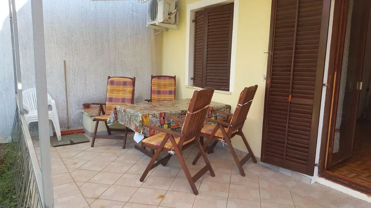 Apartment Beno Pinezici